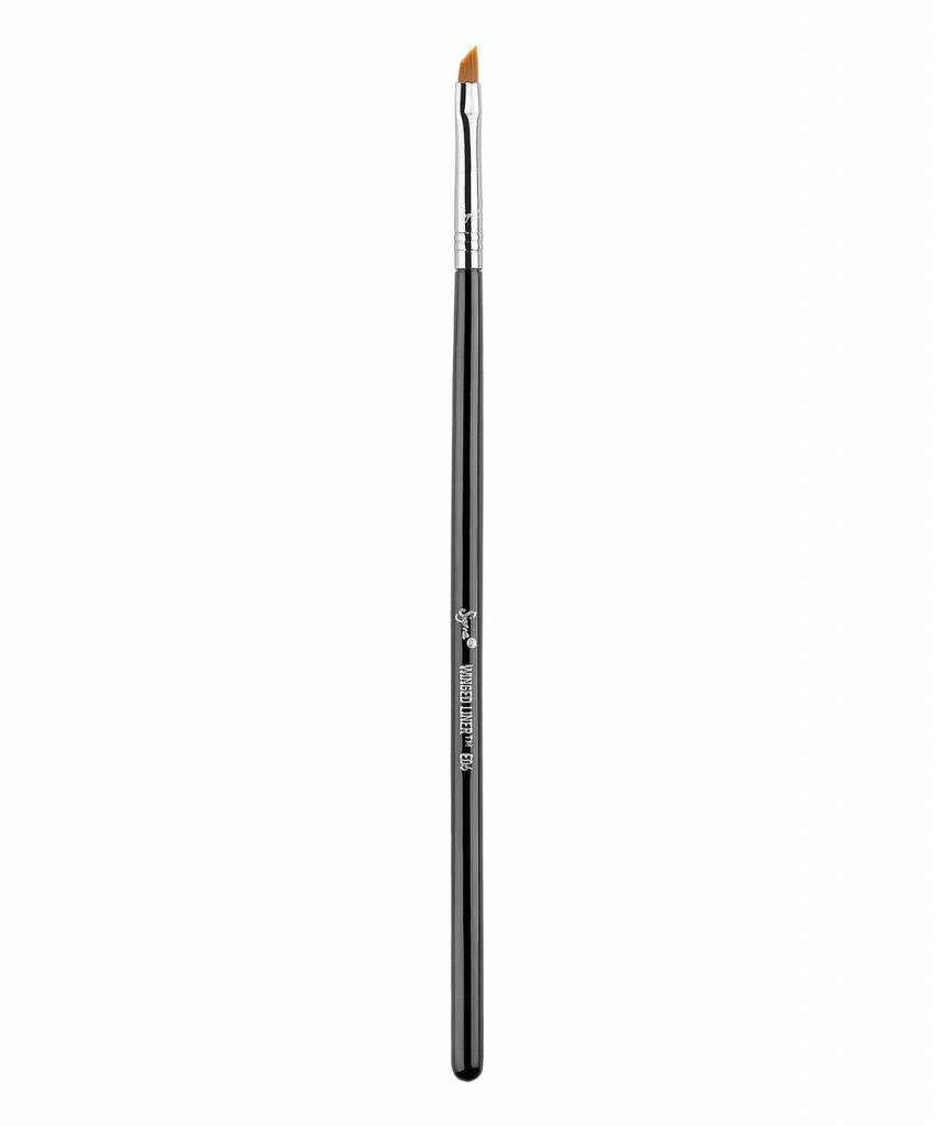 E06 Winged Liner™ Brush Sigma Beauty®