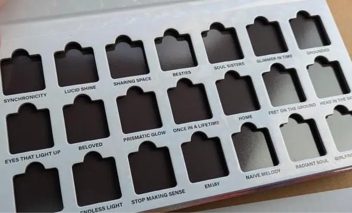 Light in your Eyes> EMPTY PALETTE Ensley Reign
